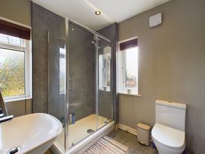 Shower room- click for photo gallery